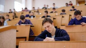 Скільки коштує навчання на юриста в університетах України у 2026 році вартість навчання на юриста